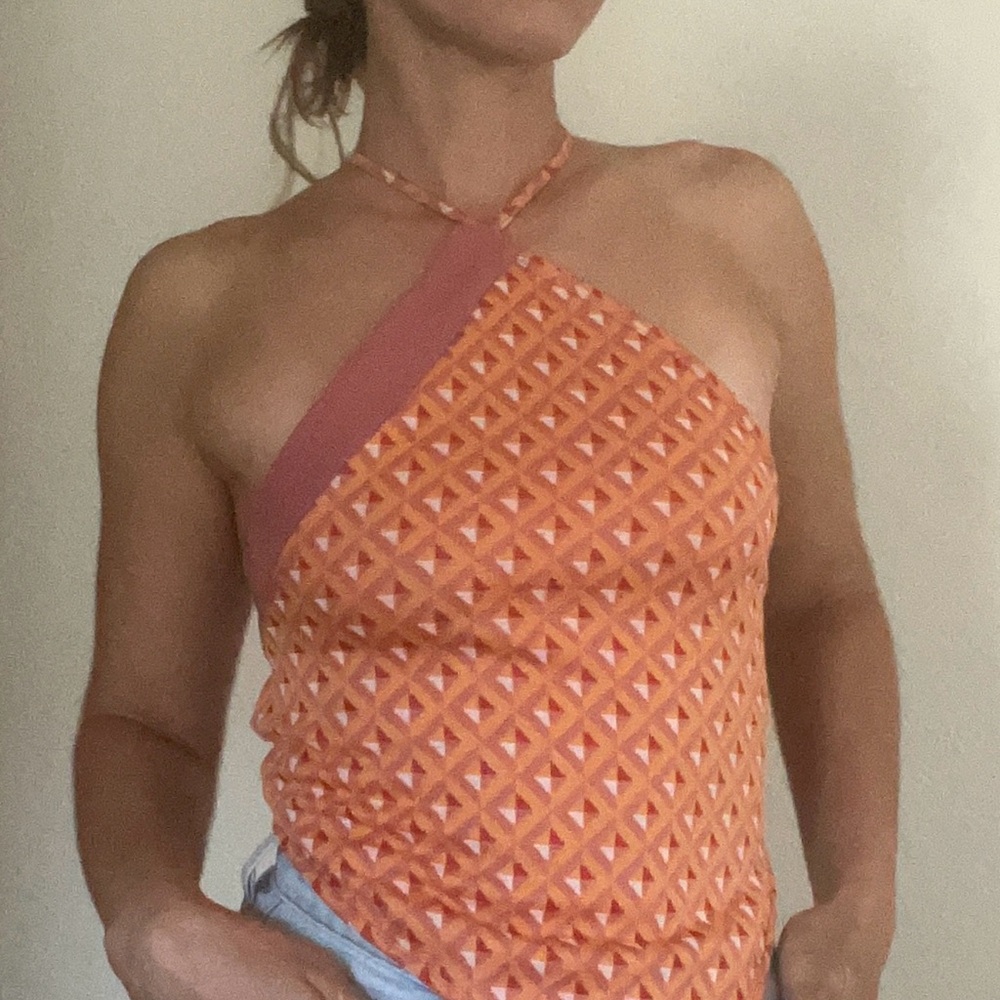 Brand new Zara top. Great for those hot days. It is stretchy and comfortable.